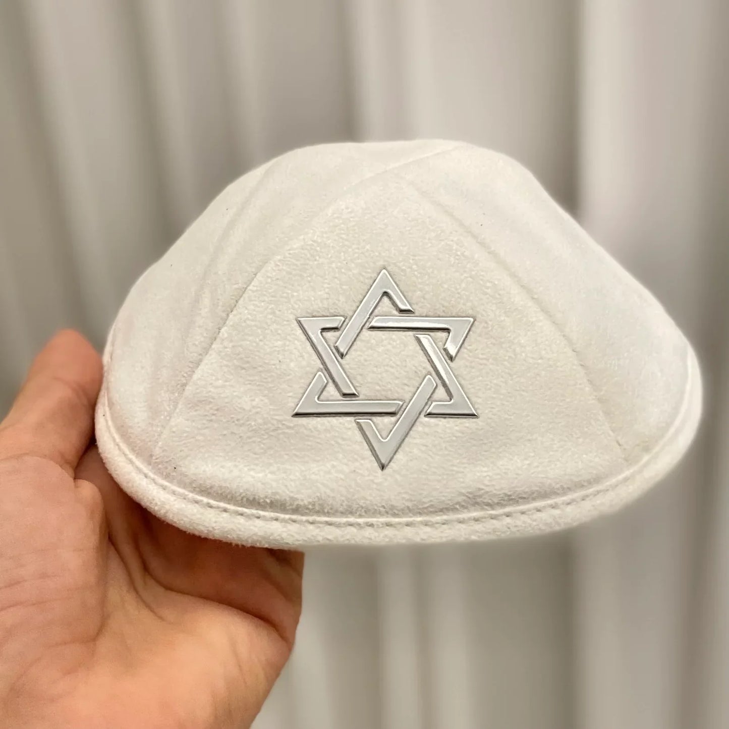טבעות שמות מעצימות את היופי של טליתות.