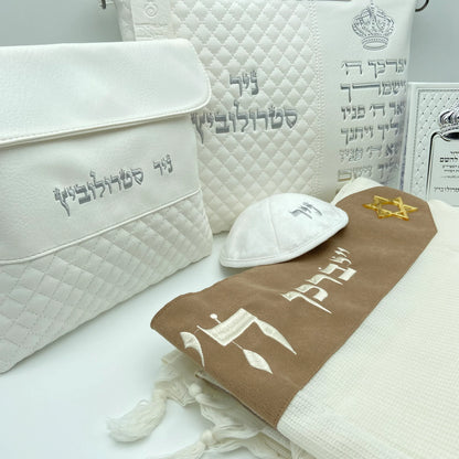 מארז לחתן לבן יברכך כתר עם טלית צמר פרימיום סידור וכיפה