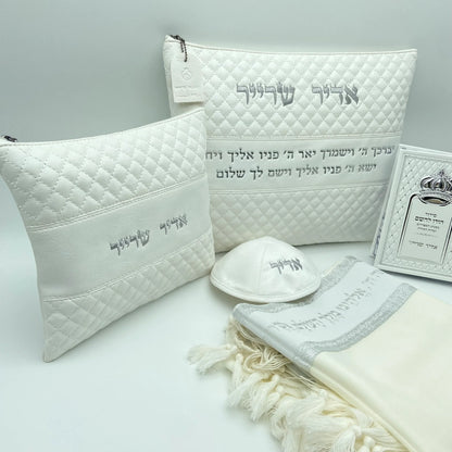 מארז לחתן יברכך לבן כסף עם טלית צמר סידור וכיפה