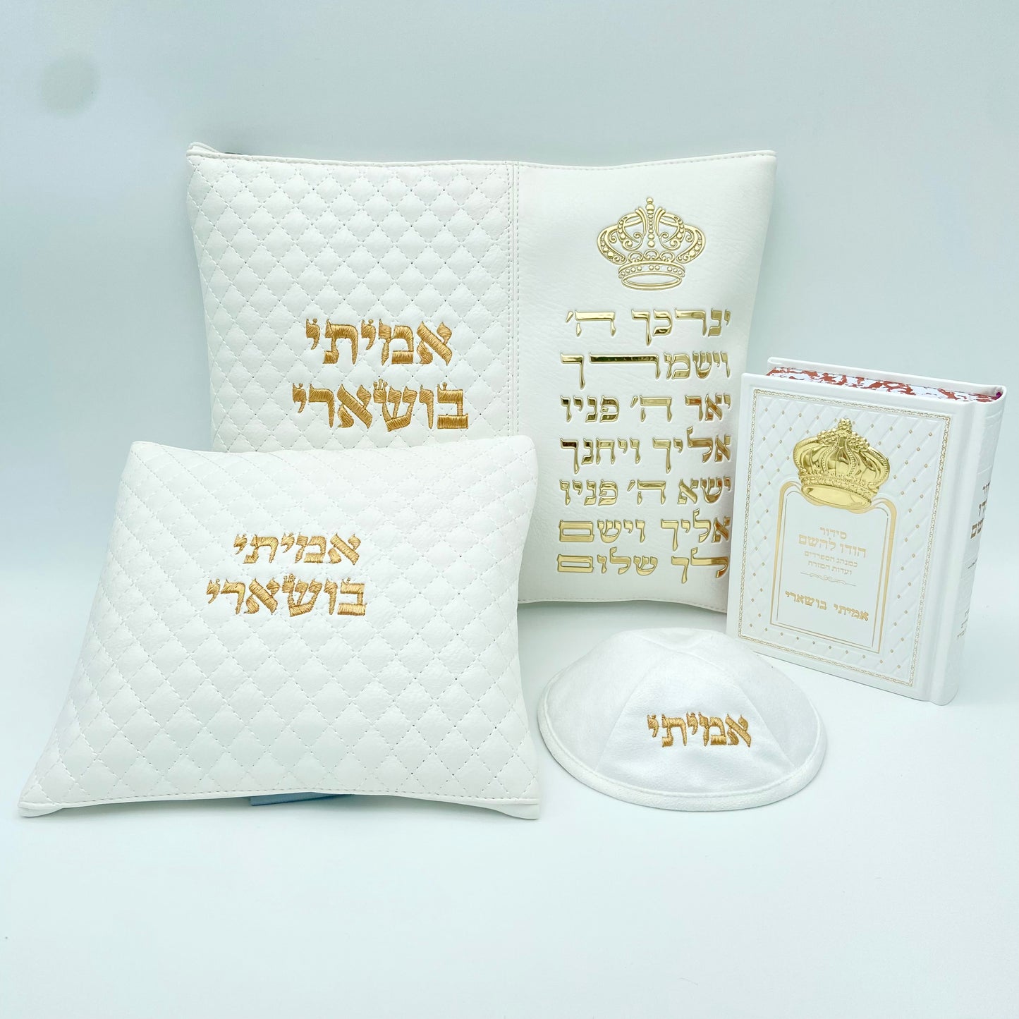 מארז קדושה יוקרתי לגבר ברכת כהנים לבן זהב כתר עם סידור וכיפה