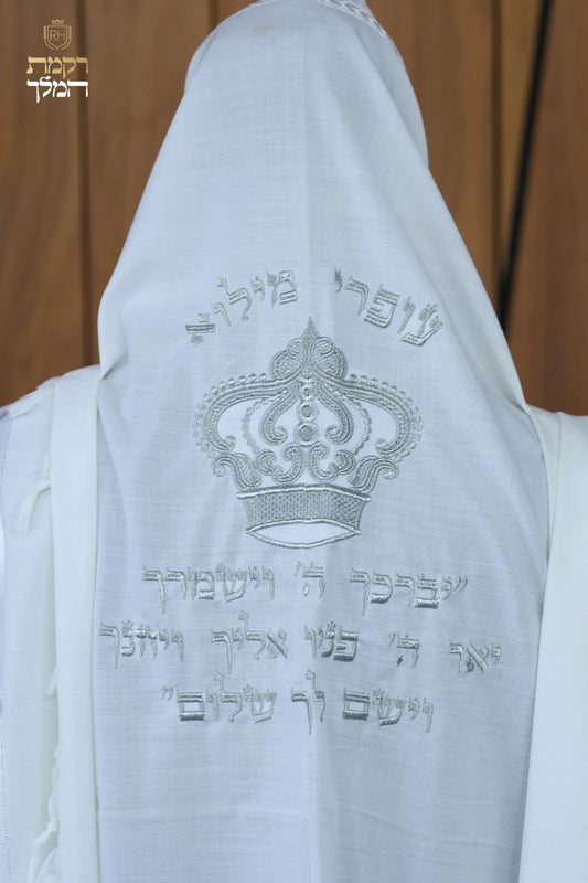 סט חתנים מעויינים לבן עם טלית צמר רחלים עם סידור וכיפה