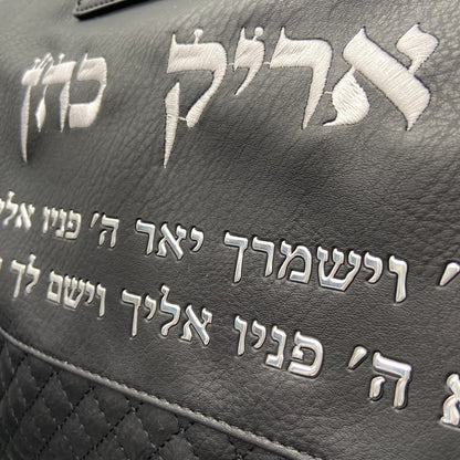 חריטה על כריכות תפילין וטלית