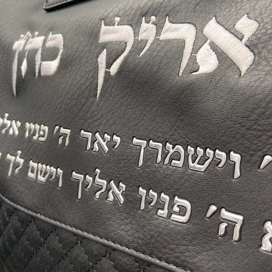 חריטה על כריכות תפילין וטלית