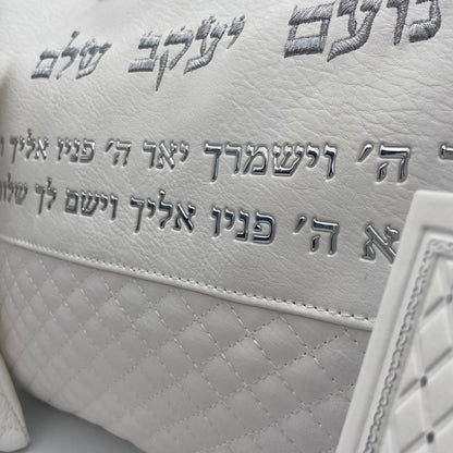 מארז קדושה יוקרתי לגבר לבן ברכת כהנים עם סידור וכיפה