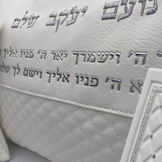 מארז קדושה יוקרתי לגבר לבן ברכת כהנים עם סידור וכיפה